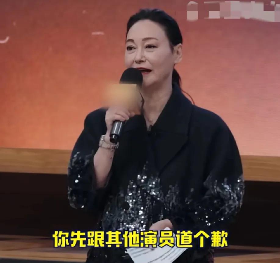 2月15日，金巧巧在《演员请就位》中迟到了20分钟，一来就被导师惠英红要求给其他