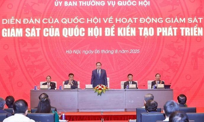 越南国会的这种会场还是比较少见的越南在国会大厦举行首次国会监督活动论坛，四驾马