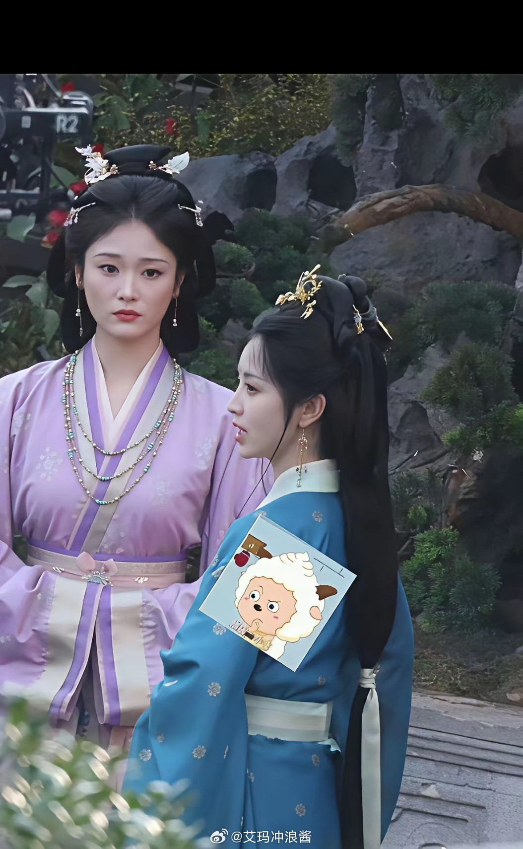 好羡慕有田曦薇这样的闺蜜，连续三部戏都带闺蜜演女配，还直接上宣传海报，巴适得很