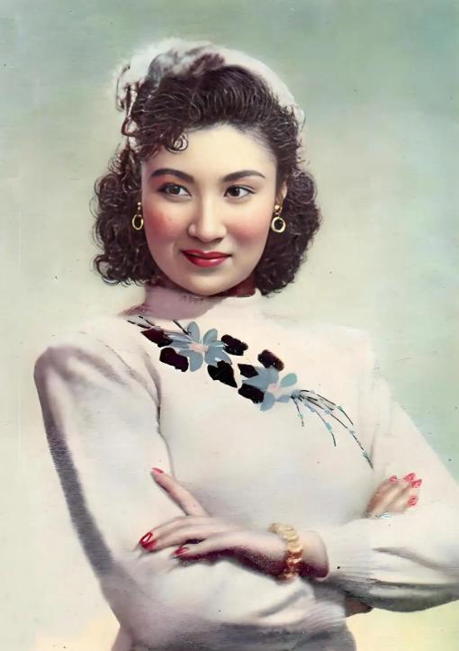 1966年，“京剧皇后”言慧珠自缢前，她拉着11岁的儿子跪在丈夫俞振飞面前，嘱托