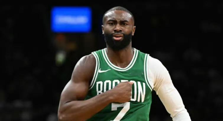 太强了，凯尔特人146-115狂胜快船，这3位球员堪称赢球功臣！1. 布朗，进