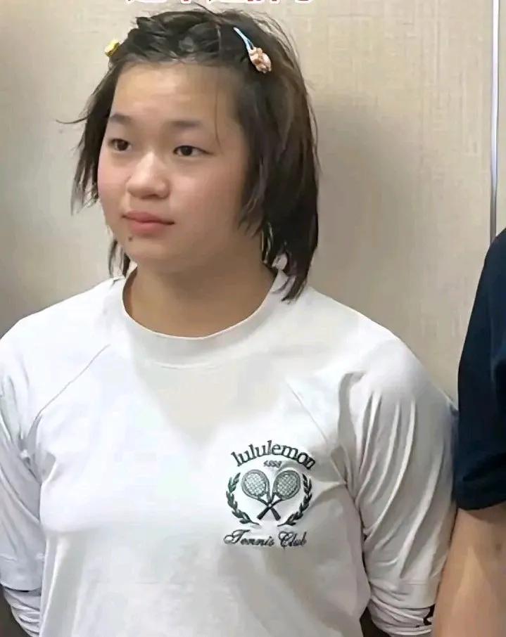 大家发现没有，从最近网上流出的照片看，我们的全宝宝比以前更胖了。18岁的年龄正