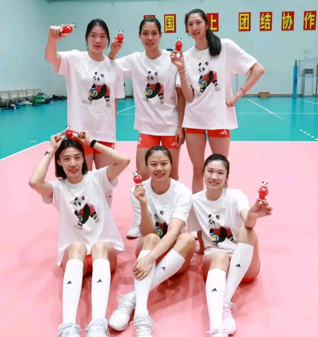 洛杉矶周期李盈莹感觉会被边缘化，昨天福建青少年报小记者采访中国女排没有李的身影。