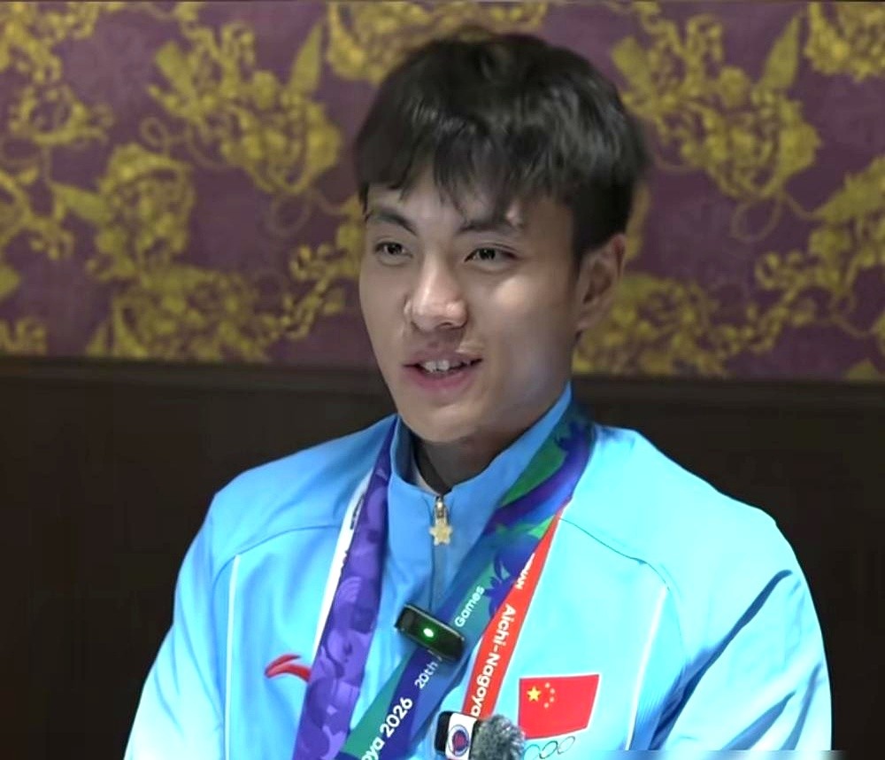 13岁在国少连三号门将都排不上，亚运会和亚洲杯却连着神扑，李昊到底经历了啥？全靠外教托莫天天“洗脑”