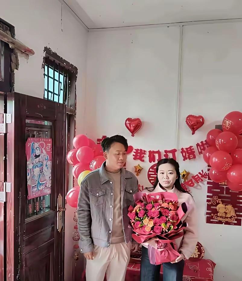 他们俩般配嘛，据说是经过媒人介绍的，女方是一名老师，那么你能看出来男方是做什么工