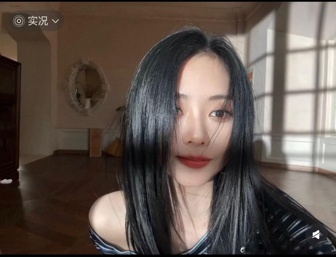谭松韵回应暴瘦这居然是谭松韵？我差点没认出来是她，一整个换了种风格，早期的路线有