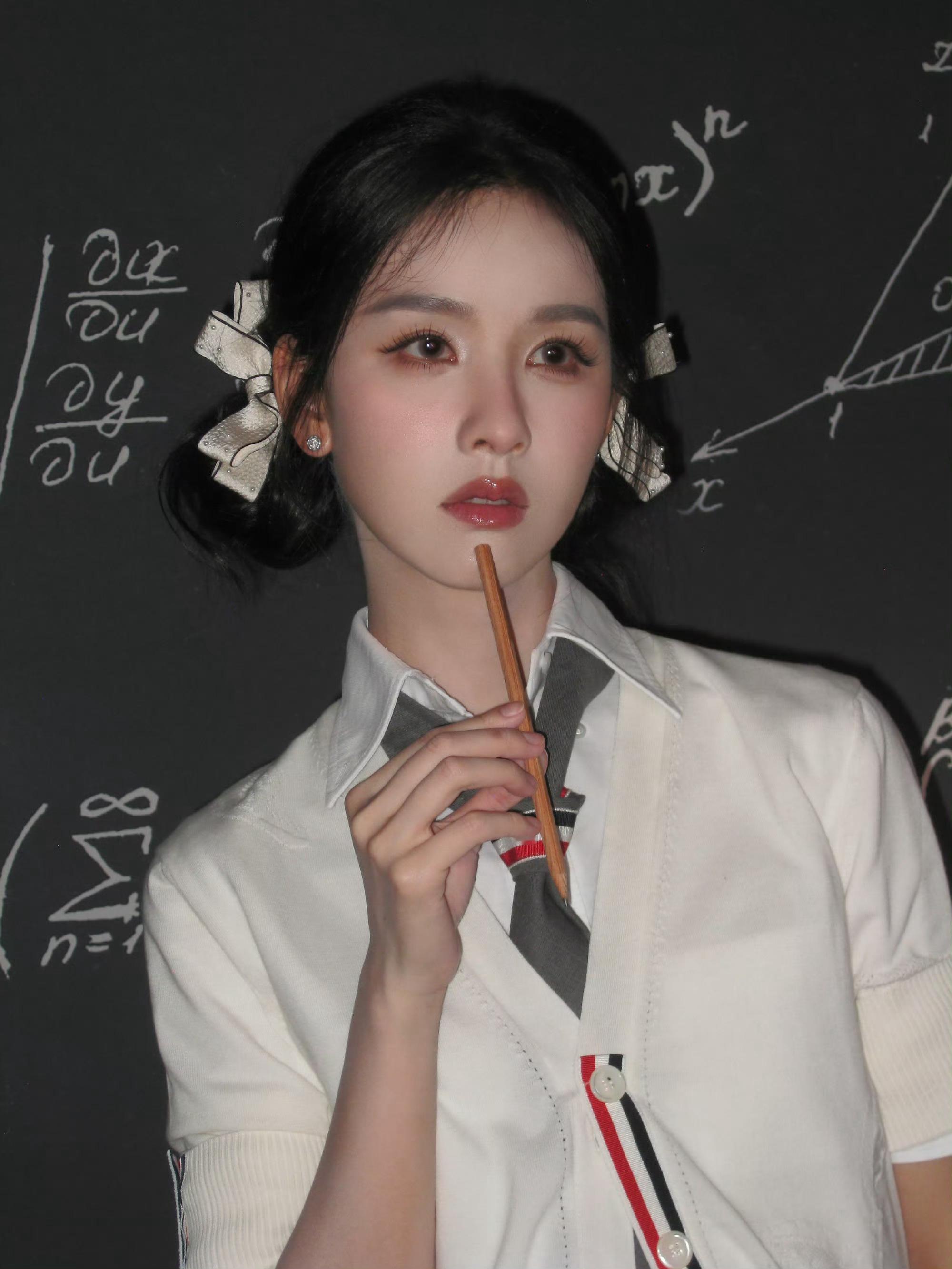 陈都灵学姐我有点问题想请教你…学姐放学一起吗