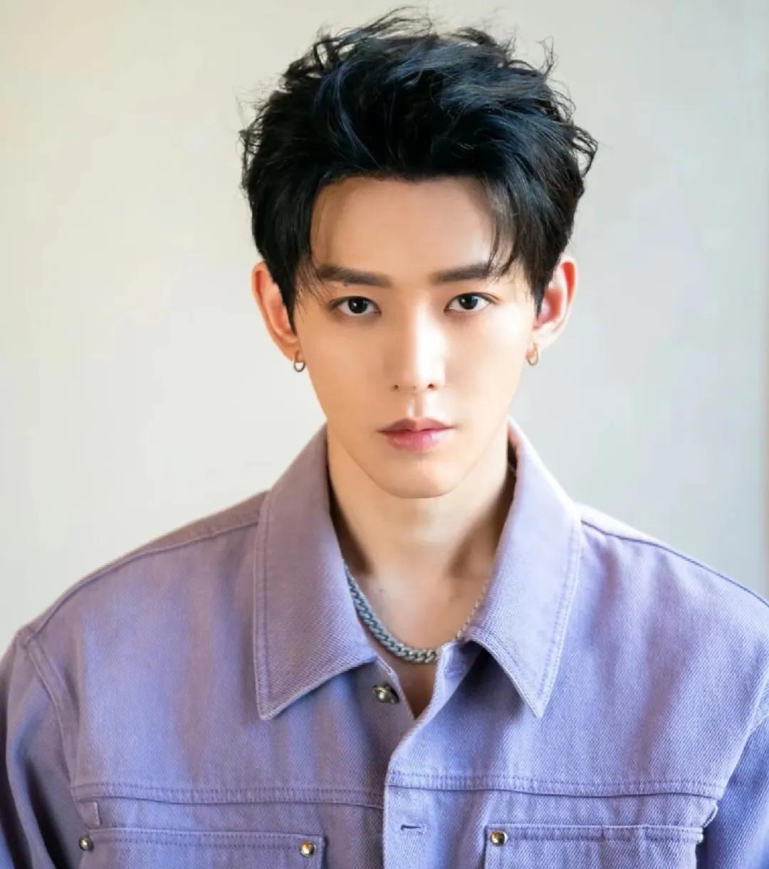 你发现了吗？现在的长剧真的很难爆火一个男演员了，主要是现在的长剧播的很快，一部