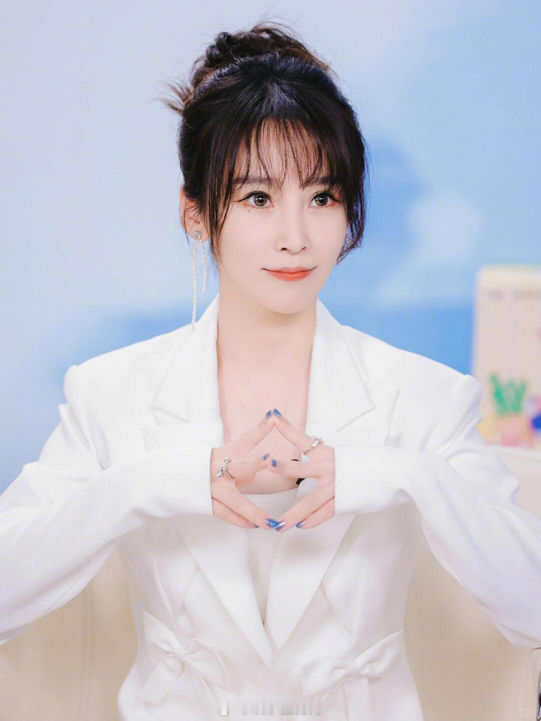 吴京谢谢你十四年前娶了我结婚十四周年甜度拉满，吴京深情发文告白谢楠，俏皮又暖心
