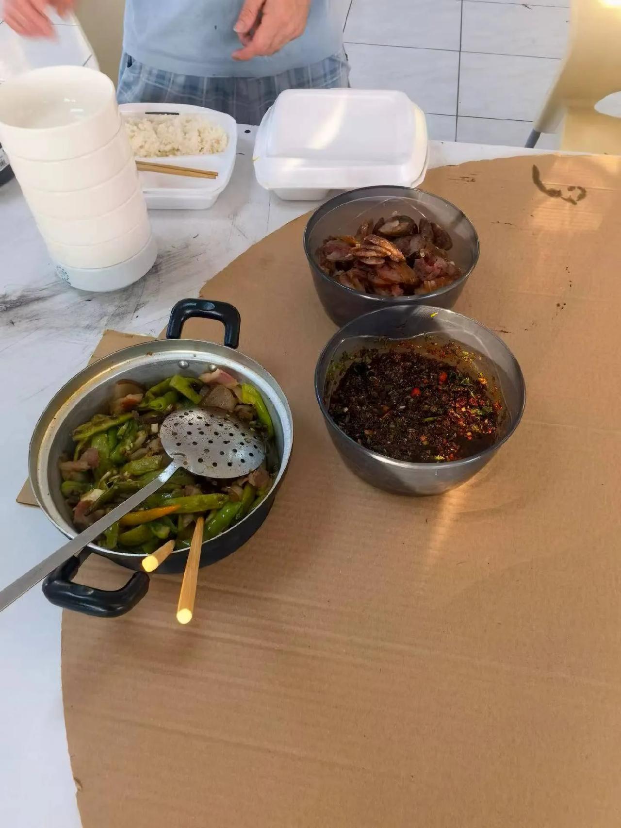 云南昭通几位兄弟，到土耳其干工地好几个月了，一直吐槽吃不惯当地的饭菜。今天在微