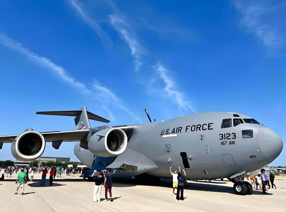 美军全球布局的趋势将很快被打破，退回北美很可能是不得已的要求。美军之所以能够