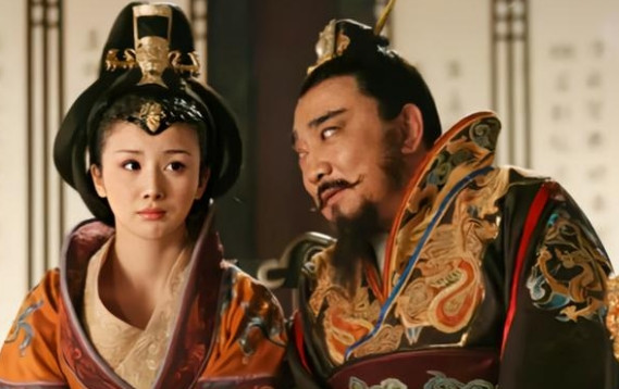 后梁太祖朱温到宰相张全义的家里度夏，竟然召见了他的妻子和女儿。张全义的儿子一怒之
