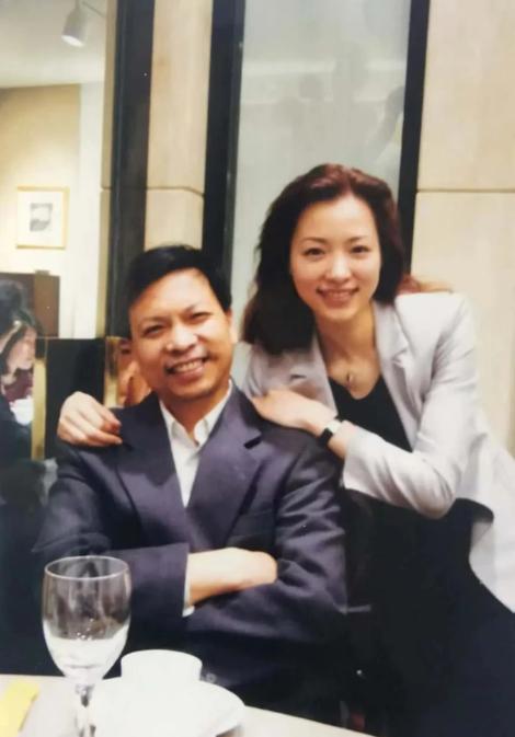 董卿她父亲董善祥，81岁，在自己供职报社的副刊上登了篇三千字文章，怀念过世的老伴