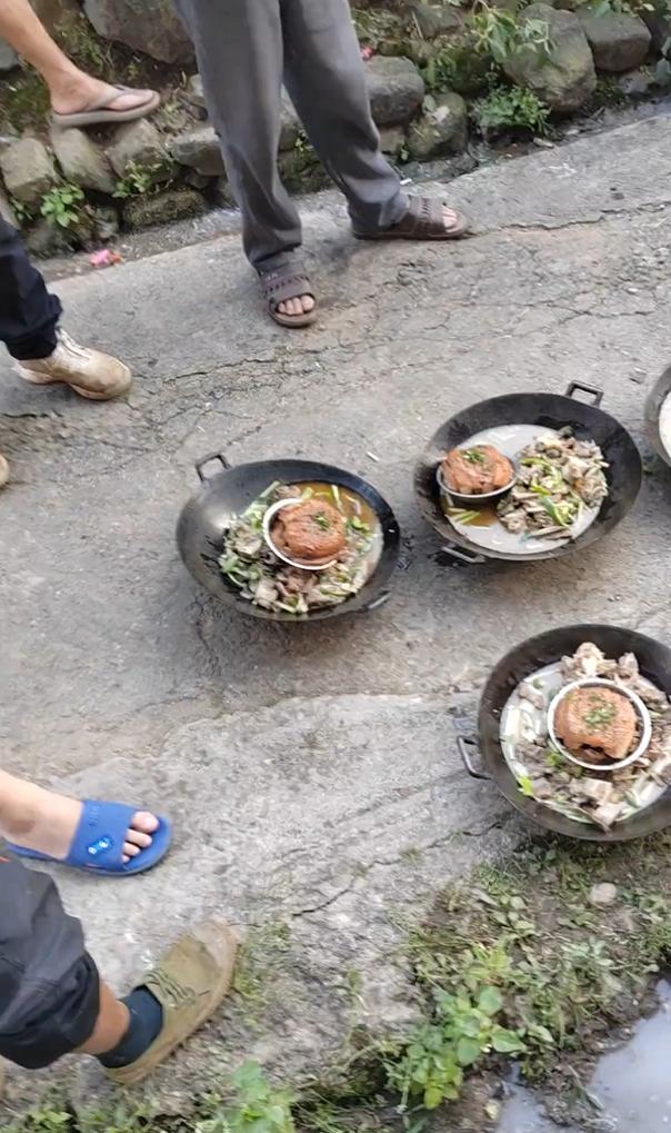 广西农村这样的流水席你们见过吗？全是柴火灶烧出来的哦！邻里亲戚齐聚一堂帮忙准备食