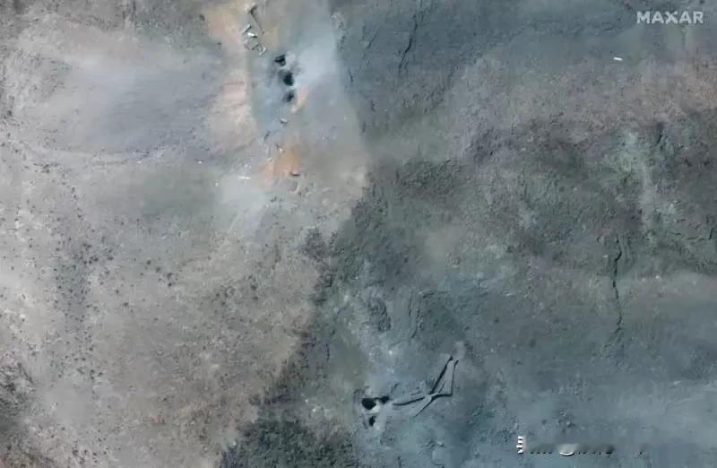 确实太明显了！真的是有6个洞，从卫星图片看上去，美国这“钻地弹”确实挺精准的，