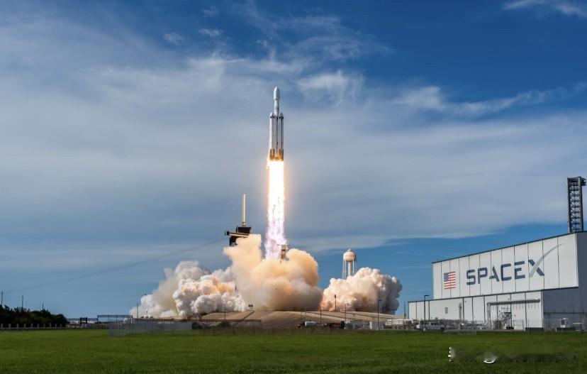 马斯克正在书写天空神话，未来将直接颠覆传统通讯、物流运输行业，倒逼世界加速进步！