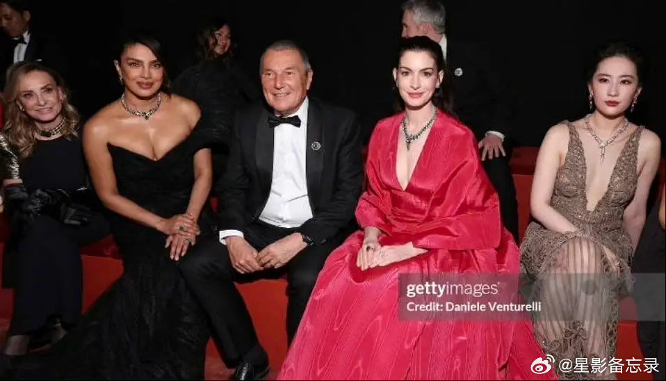 看出来神仙姐姐不喜欢贴着美国人了