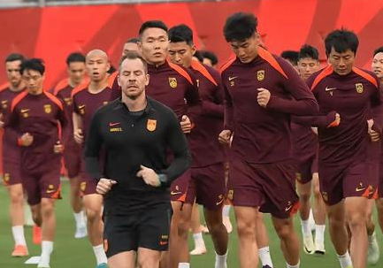 印尼战将至，国足27人缩至23人，谁能扛起进攻大旗?