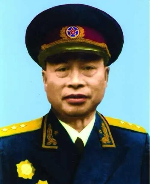 1954年，和丈夫分别25年的女红军，在路上遇到老战友，老战友对她说：