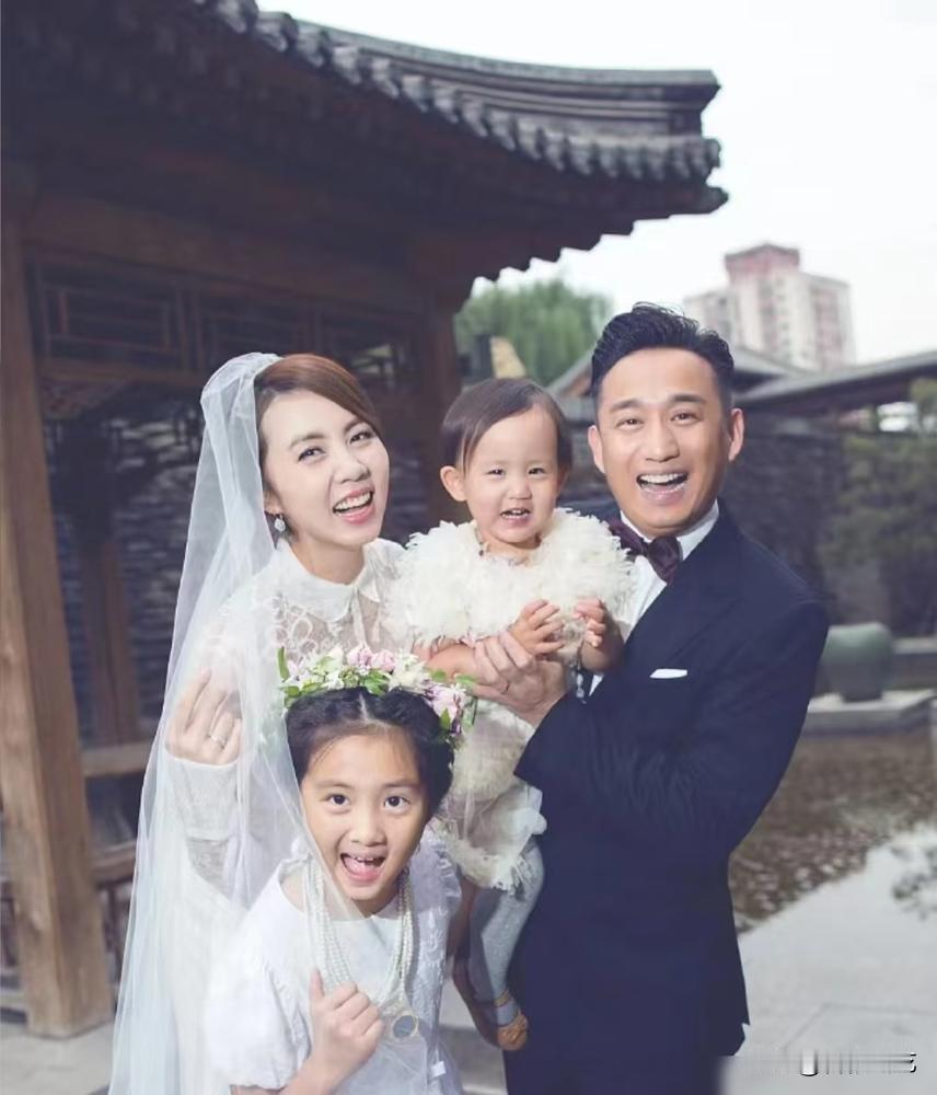 夸黄磊给女儿起名惊艳的，怕不是对惊艳有什么误解？黄忆慈，官方吹心念仁慈，转头