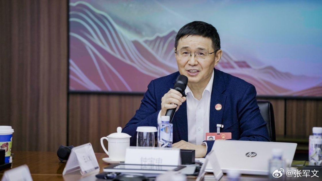 建议将8小时工作制缩短为7小时两会好声音！全国人大代表钟宝申提出超给力建议：把