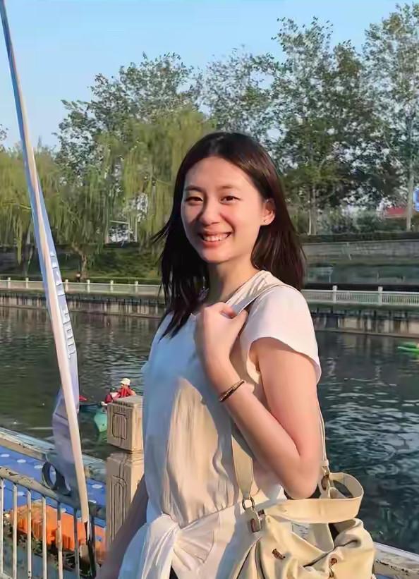 来，认识一下这位杭州姑娘。不被世人熟知的陈熠，今年20岁，身