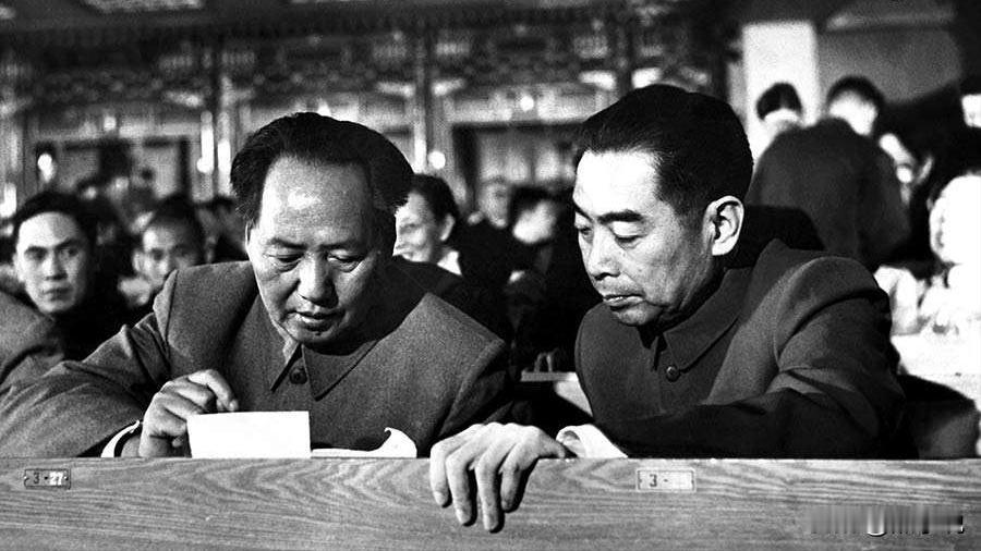 1954年，毛主席正在杭州为起草宪法的事情而忙碌着，却突然叫来了公安厅厅长王芳：