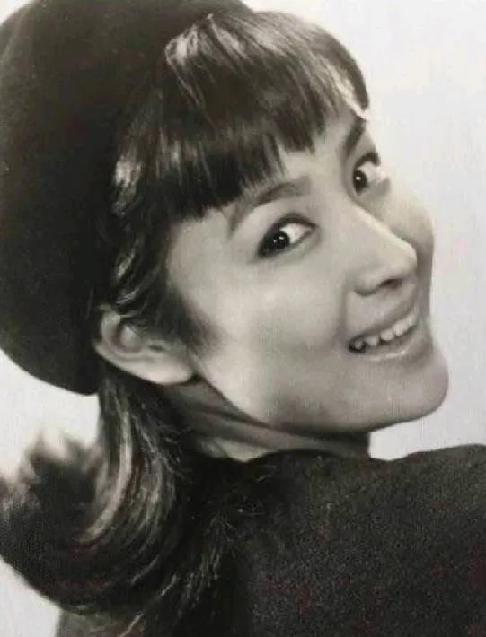 甄珍是台湾首代玉女明星。林青霞的母亲曾对林青霞说：甄珍比你漂亮。对此，林青霞