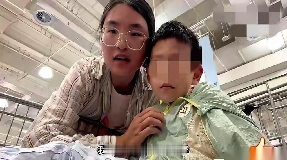 逛一趟山姆就能标榜阶层跃升，这段实拍视频看完实在让人心里别扭。一位宝妈举着手机满