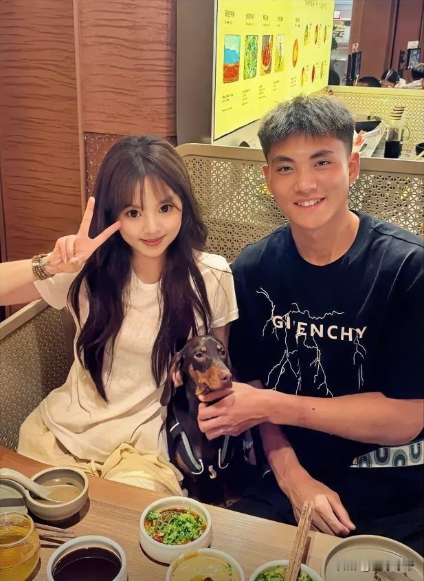 太羡慕了，U23国足门将李昊的女朋友太漂亮了!在本届U23亚洲杯上，国足门将