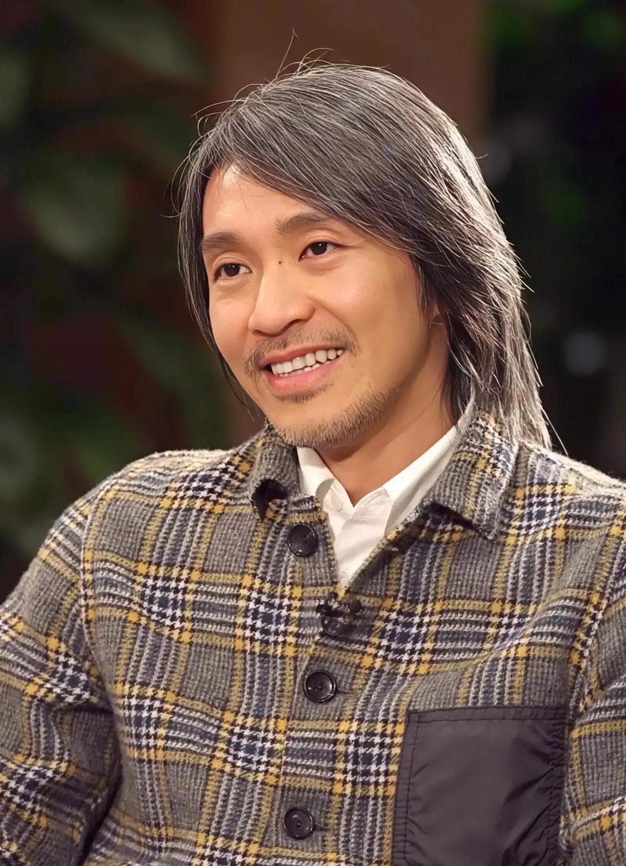 江春水暖鸭先知，周星驰一定提前嗅到了什么。据媒体曝光，周星驰正式退出内地影院生