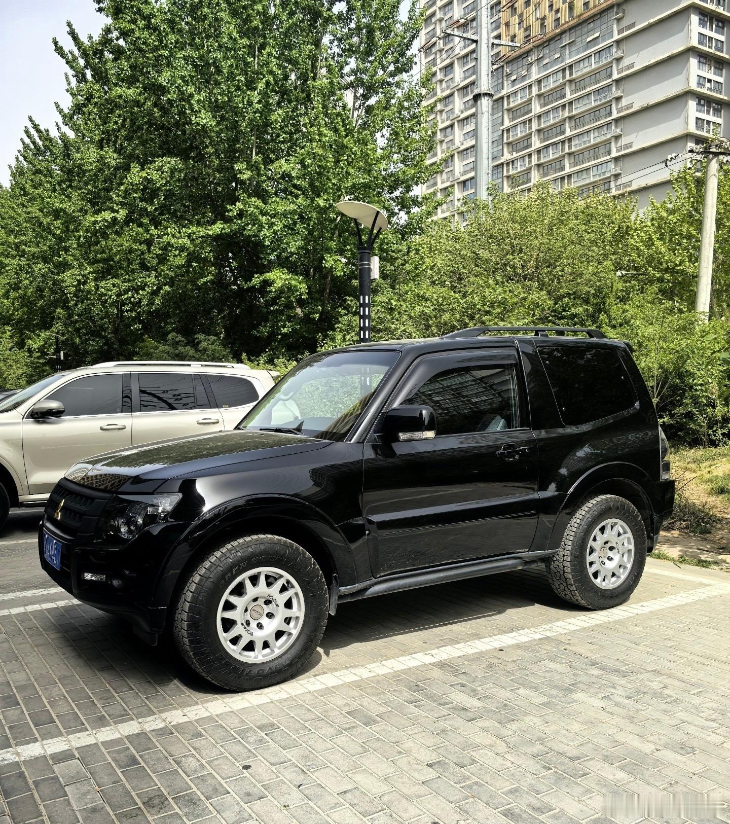 帕杰罗帕杰罗V87炫酷复古版帕杰罗v87三菱帕杰罗帕杰罗io​​​