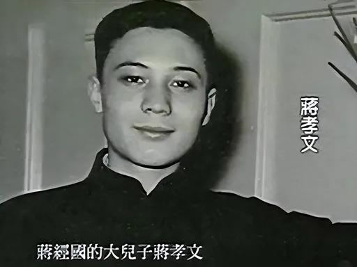 1952年，局子里抓进来个刺头小子，才十七岁。警察盘问，让他报家门。这小子不答话