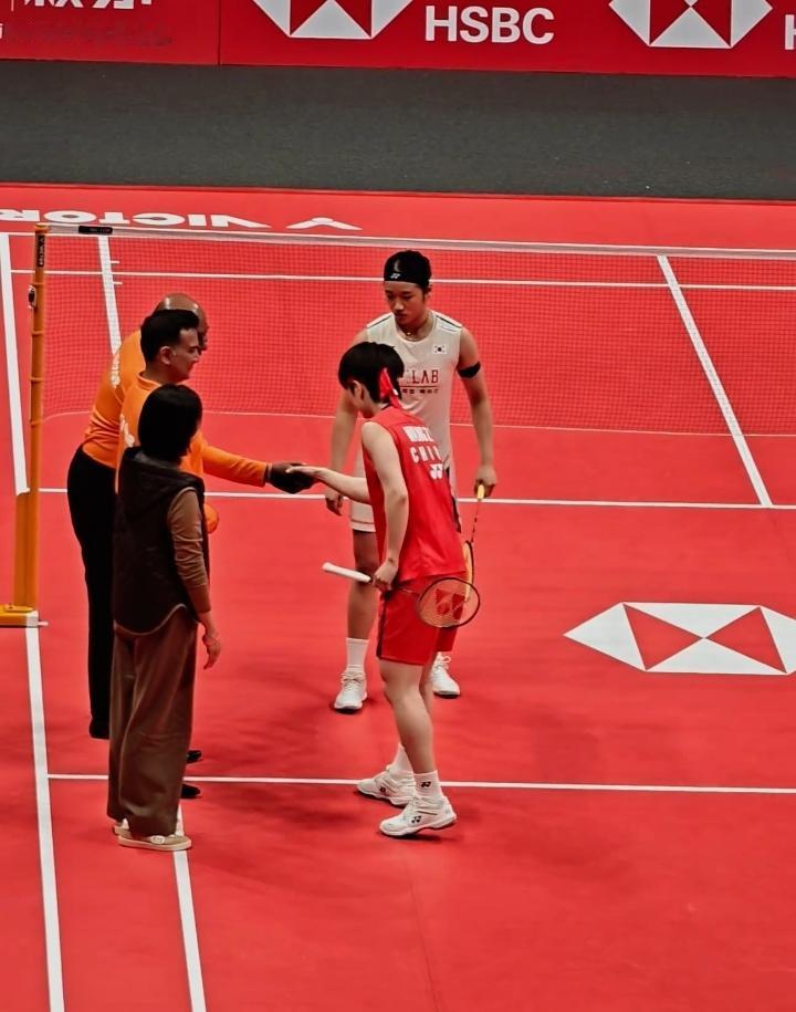 第一局王祉怡🇨🇳8-4领先被安洗莹🇰🇷一口气追成8-11！这是202