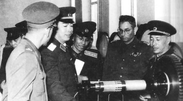 1964年，有关部门赶来哈军工，告知空军工程系主任唐铎少将：“现在给你两个选择，