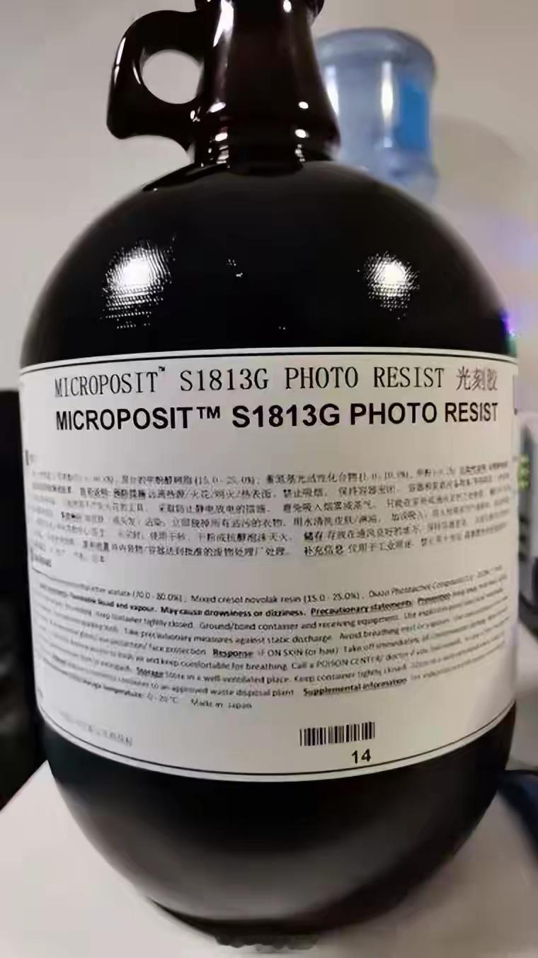 光刻胶专用瓶，材质为高纯度中性硼硅玻璃，保障光刻胶性能稳定、芯片良率达标的关键一