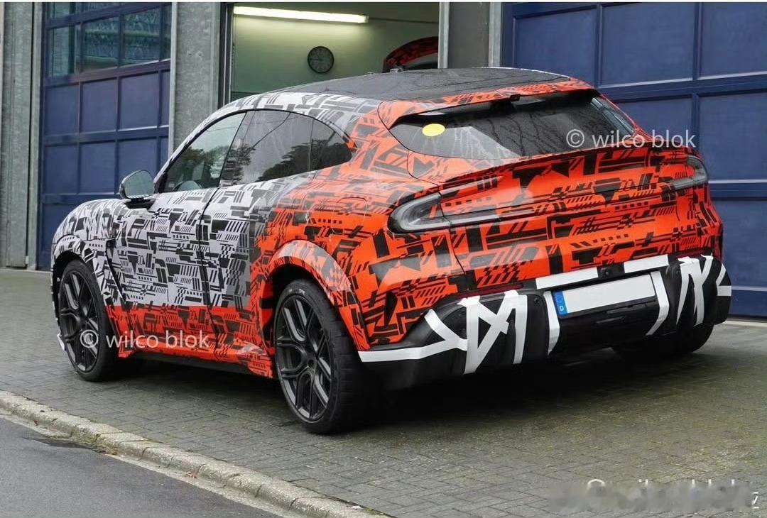 小米YU7GT（高性能版）出现纽北！这大宽胎，这低趴的车身！多吓人啊！吓死人了