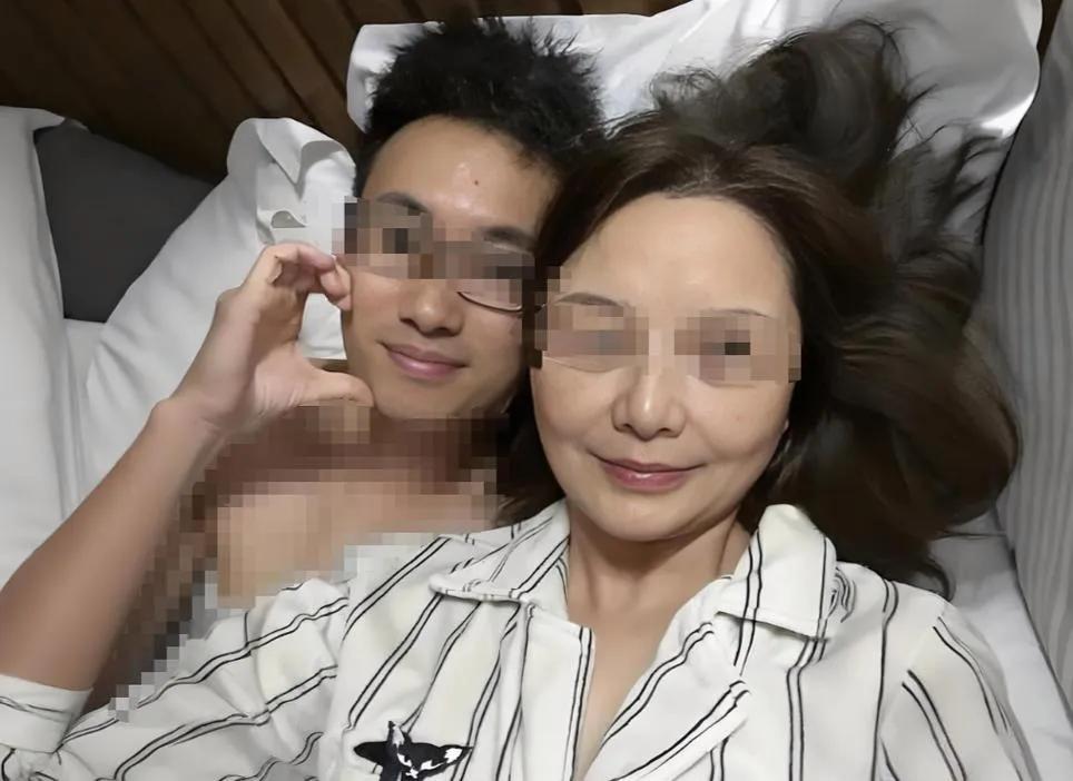 2016年，25岁小伙娶65岁老太，二人共同生活10年。 却没想到，老太临终