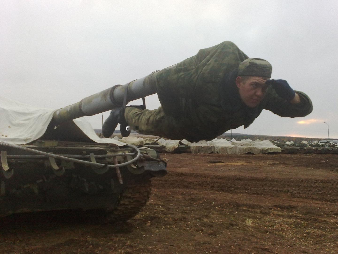 俄罗斯人在第1311坦克储存基地瞎搞。​