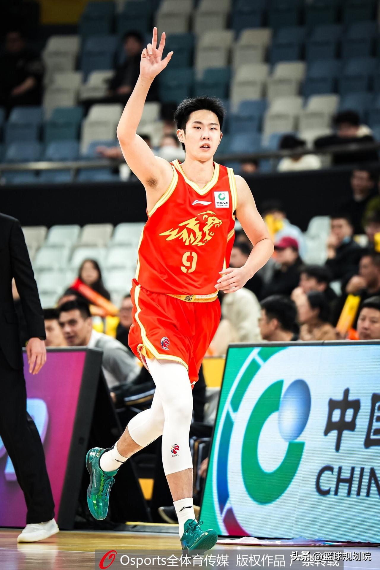 广厦来说出售赵嘉仁，想通过变阵来冲击冠军！广厦男篮把赵嘉仁交易至山西，这笔交