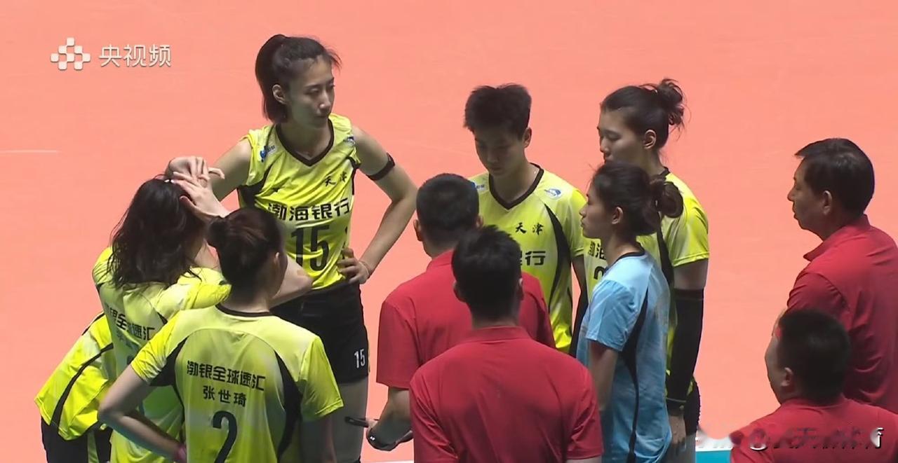 李盈莹进攻回来了[哭哭][哭哭]那个熟悉的李盈莹又回来了，虽然还没恢复到巅峰，但