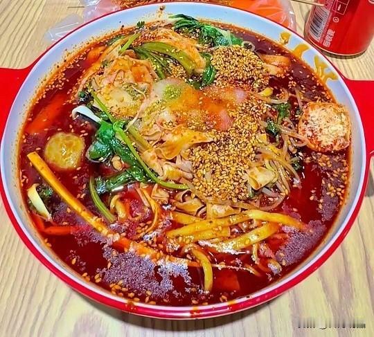 要说哈尔滨餐饮行业什么店最多，那必须是麻辣烫。在哈尔滨随便找条街走一圈，一