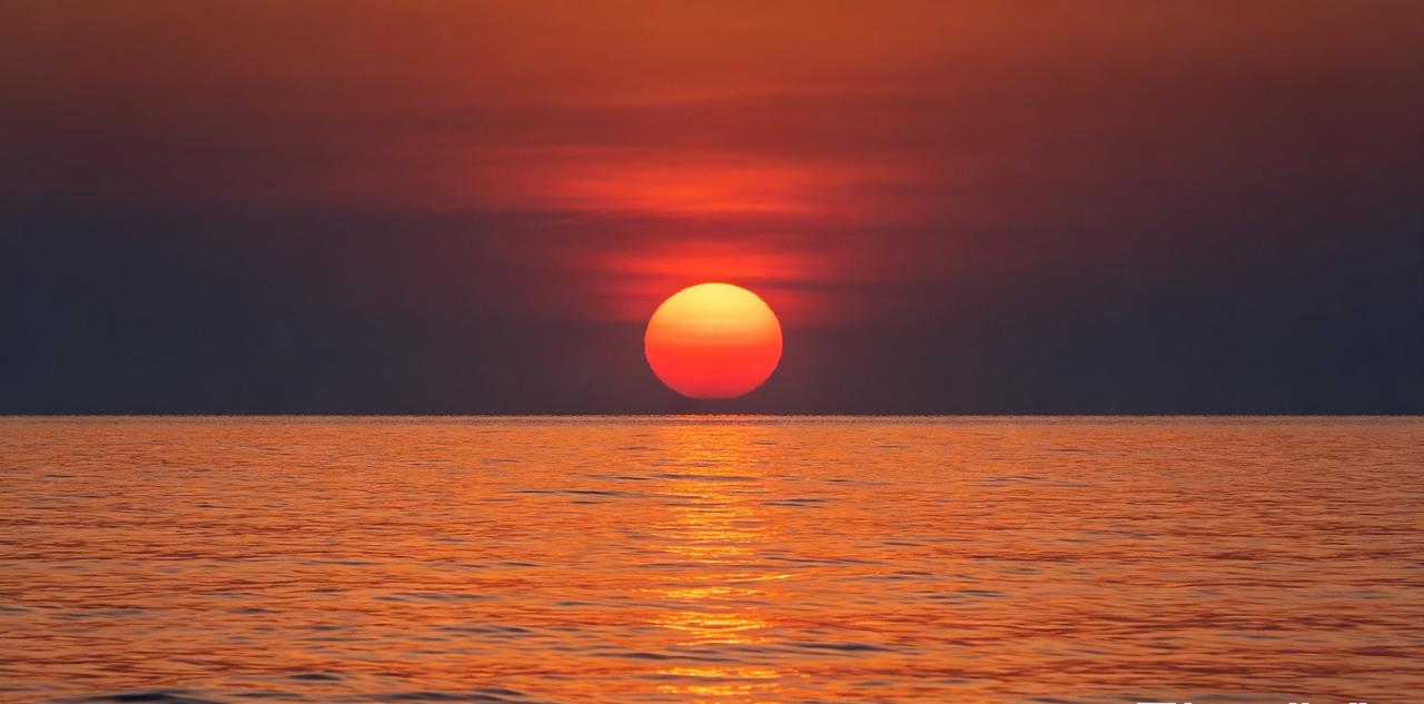 上联：西山观月落，邀对下联东海赏日出