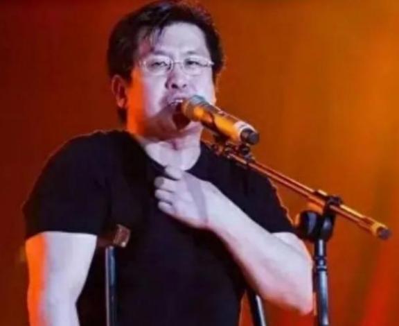 1992年，央视邀请郑智化演唱《水手》，彩排前一天，导演突然告诉郑智化，《水手》