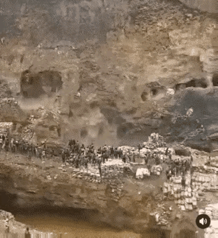 什么叫洪荒之力？看到这样的画面之后，感觉这就是洪荒之力，当大自然发威时，人类显得