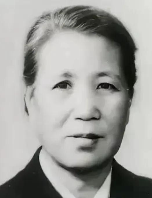 1929年，地下党员丁惟尊叛变，还要带着敌人去火车站抓人，他的妻子知道后，连忙说