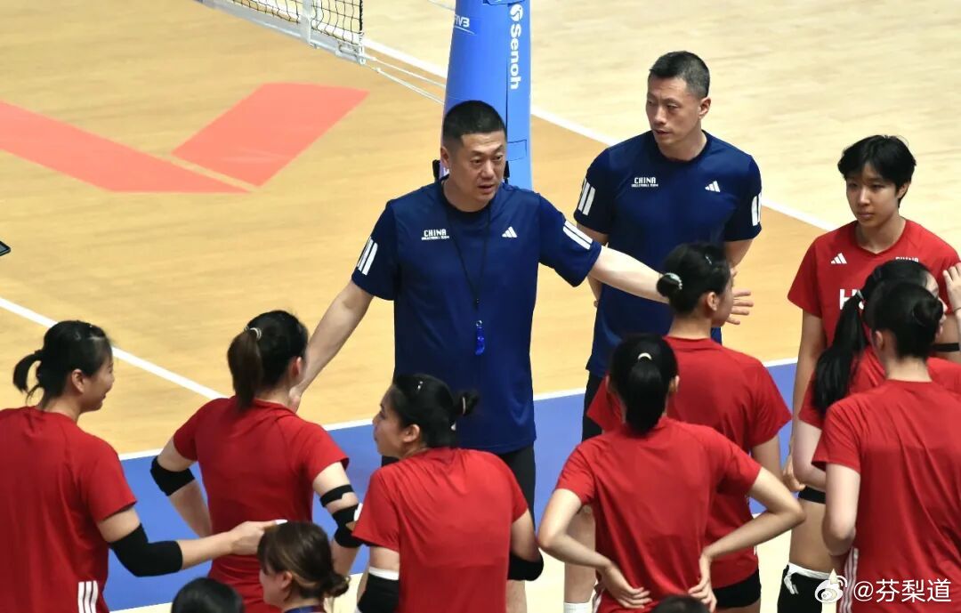国际排坛动态中国女排观察|从南京到香港，中国女排怎么越打越差？北京时间7月