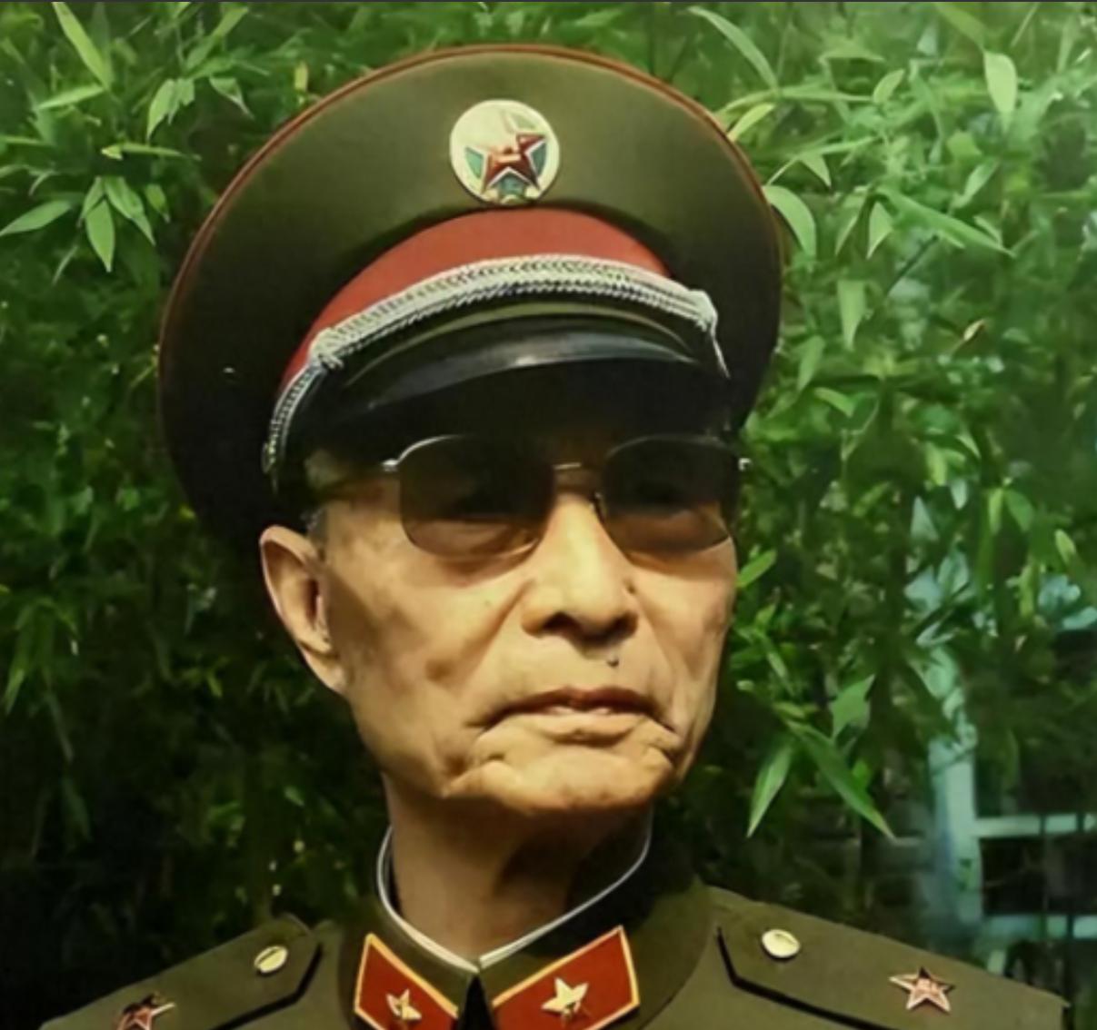 1975年，张爱萍落难，妻子李又兰找到粟裕，希望他能帮忙说情。谁知，粟裕摆了摆手