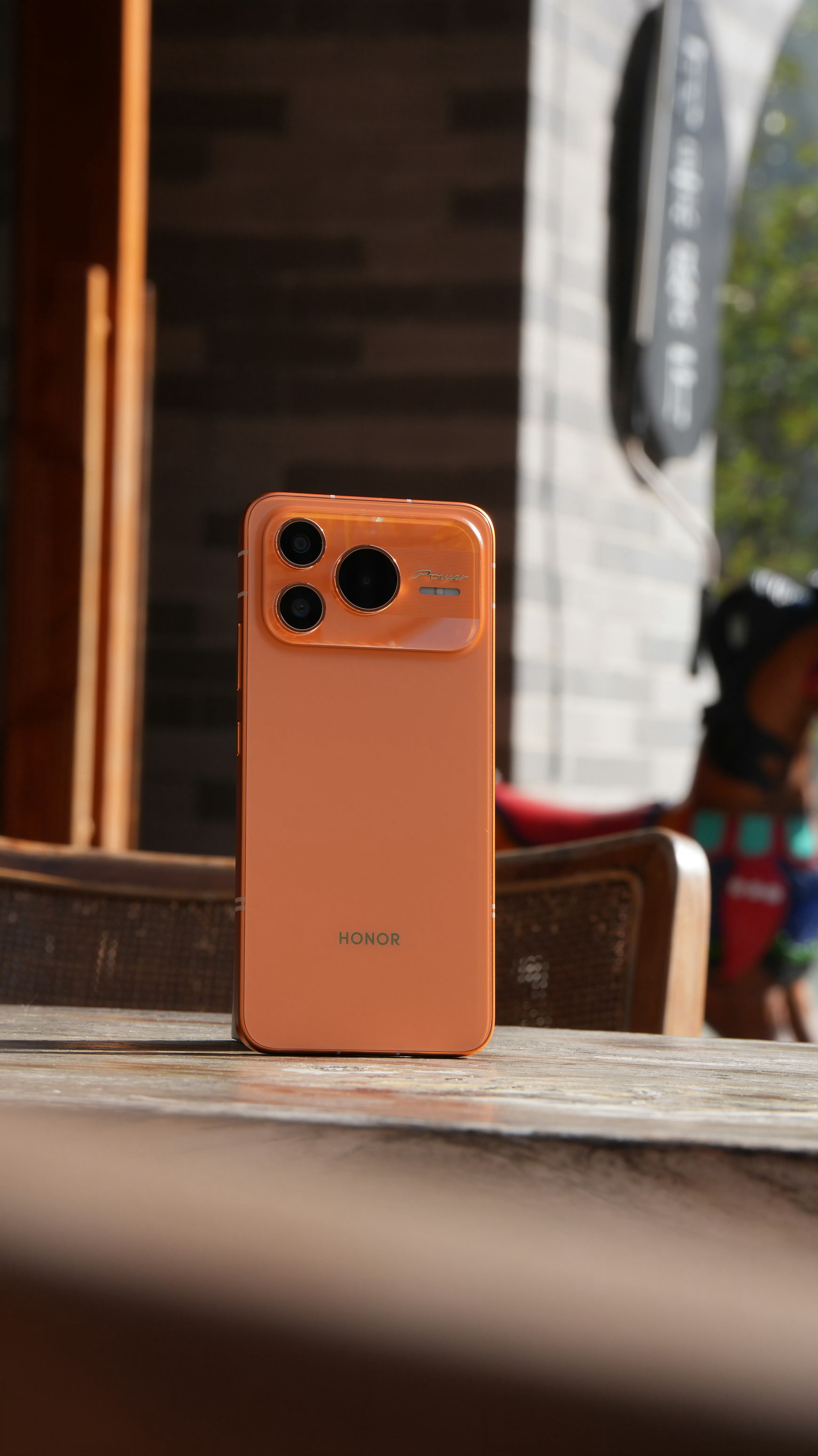 荣耀Power2旭日橙配色随手拍，还是很有质感的，这次推出12GB+256GB