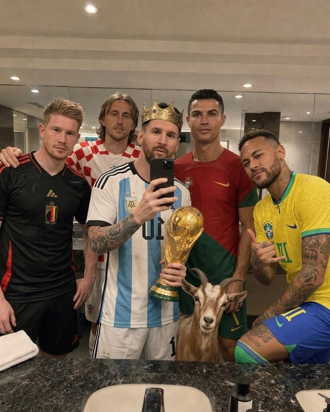 世界杯历史上只有8个国家捧起过大力神杯：巴西🇧🇷、德国🇩🇪、意大利🇮?